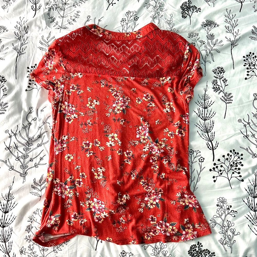 Red top - Picture 2 of 2